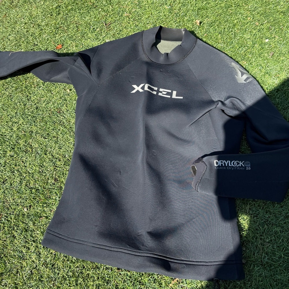 XCEL men’s Black Wetsuit Top used